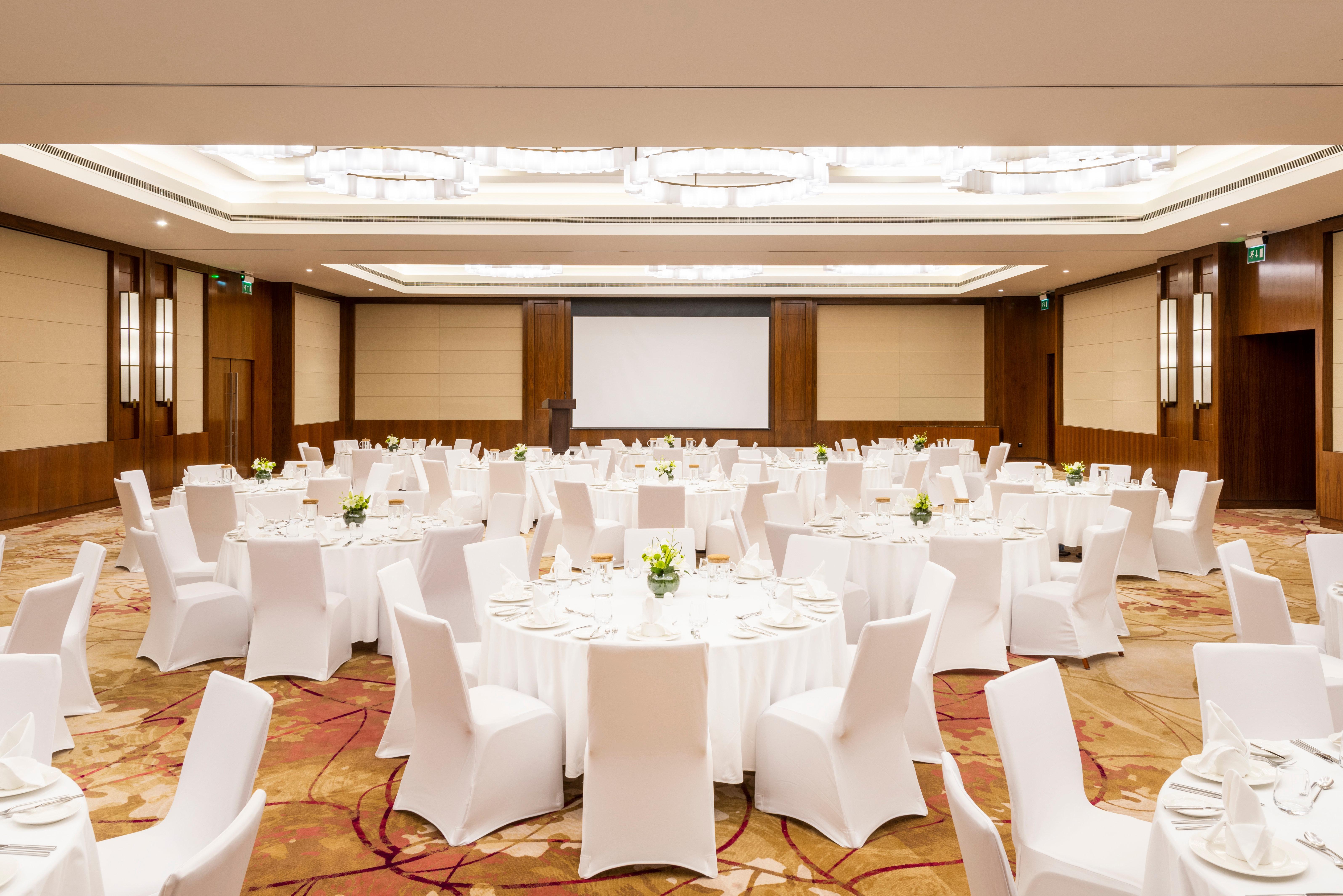 Crowne Plaza Ocec By Ihg Hotel 4*